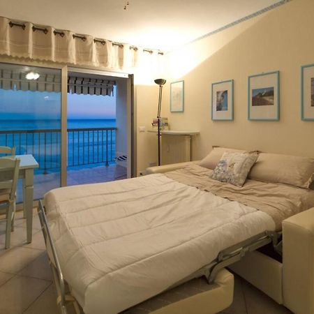 Ferienwohnung Charmant T3 Front De Mer Roquebrune-Cap-Martin Exterior foto
